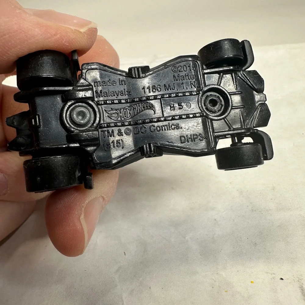 Hot‎ Wheels Batmobile Batman v Superman Dawn of Justice Matte Black DHP34 2015